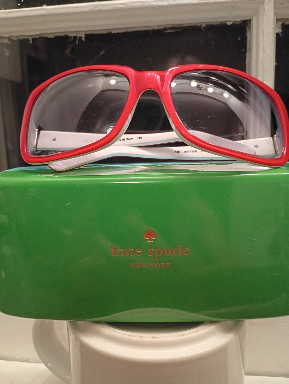 KATE SPADE $178 CORAL/WHITE DISCONTINUED GREY LENS SUNGLASSES W/HARD CASE LN